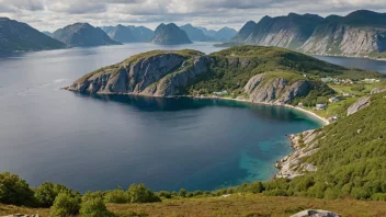 Et fredelig landskap på Radøy-øya med rullende åser og en fjord i bakgrunnen