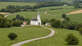 Et fredelig bilde av en svingete vei som fører til en kirke på landsbygda