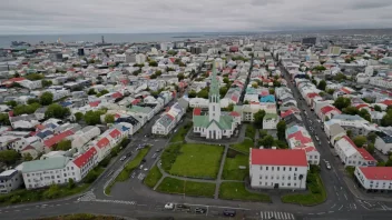 Reykjavik bybilde med Hallgrimskirkja kirke og naturskjønne omgivelser