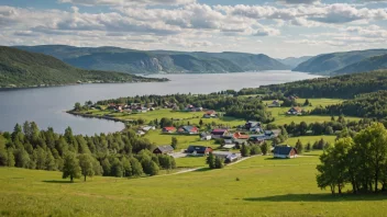 Et naturskjønt landskap av Skogn, en liten bygd i Levanger kommune, Trøndelag fylke, med rullende åser, grønne skoger og noen få gårder i bakgrunnen.