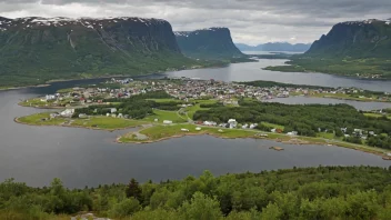 Et fotografi av Sjursnes, som viser stedets unike landskap og geografi.