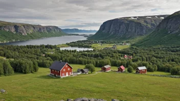 Et fredelig norsk landskap med en liten gård eller eiendom i bakgrunnen.