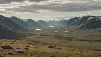 En naturskjønn utsikt over en fjellkjede som strekker seg langt inn i det fjerne.