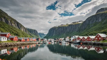 En idyllisk kystbygd med tradisjonelle norske hus og en travel havn