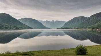 Et naturskjønt bilde av Brensholmen, som viser stedets vakre landskap.