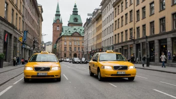 En gul drosje som kjører gjennom gatene i Oslo, Norge.