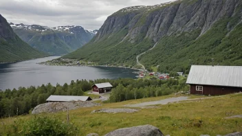 Et fjellområde i Norge med en liten bygning eller hytte i bakgrunnen.