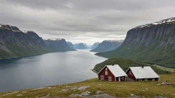 Et idyllisk norsk landskap med en skilt eller bygning med navnet Haakaas