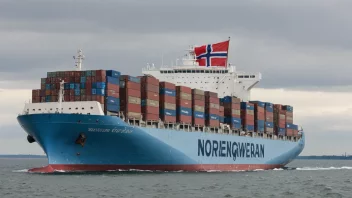 Et containerskip som frakter norske sko for eksport.