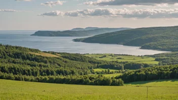 Et naturskjønt bilde av Vikeså, som viser bygdens vakre landskap og nærhet til sjøen.