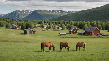 Et pittoreskt norsk landskap med hester som beiter i en åker, omgitt av rullende åser og en liten landsby eller gård i bakgrunnen.