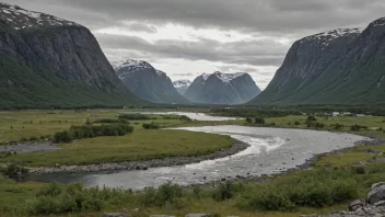 Et malerisk landskap av Elvegards i Norge.