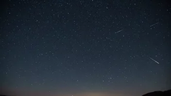 En vakker stjerneklar himmel uten skyer, perfekt for å se på stjernene