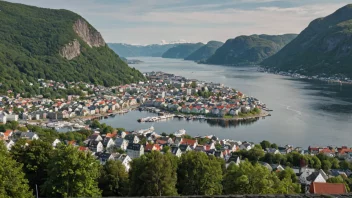 Et naturskjønt bilde av Sandviken, en sjarmerende bydel i Bergen, omgitt av majestetiske fjell og rolige fjorder.