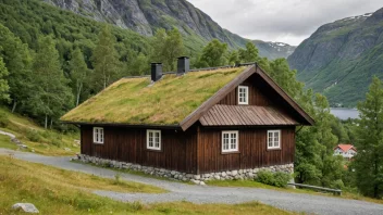 Et tradisjonelt norsk tømmerhus i et naturskjønt landskap.