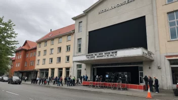 En kino i Norge med en filmcrew som jobber på en scene utenfor.