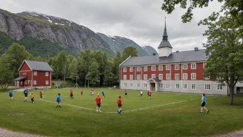 En klassisk norsk gutteskolebygning med en stor lekeplass