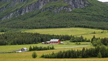 Et idyllisk landskap av en norsk gård eller område med navnet 'Standal' fremtredende