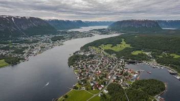 Flyfoto av Åkrehamns, en liten by i Norge