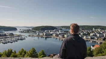 En person fra Kristiansand med en bybakgrunn.