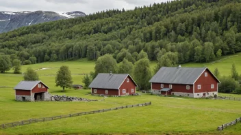 En tradisjonell norsk gårdbygning med en låve og en tilknyttet bygning.