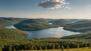 Et naturskjønt landskap av Tokerudberget, som viser dets naturlige skjønnhet og muligheter for utendørsaktiviteter.