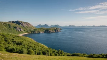 Vågsøy øy i Norge, kjent for sin naturskjønnhet og maritime historie.