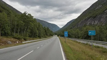 En regional vei i Norge, omgitt av vakre landskap.