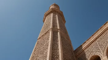 En vakker minareten med unik arkitektur.