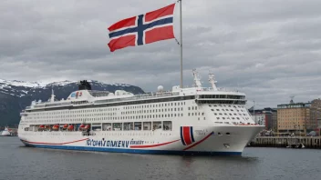 Bildet viser en stor bygning med et norsk flagg, som representerer Skipsfartsdepartementet. I bakgrunnen er det skip og båter, som symboliserer departementets ansvar for maritime saker.