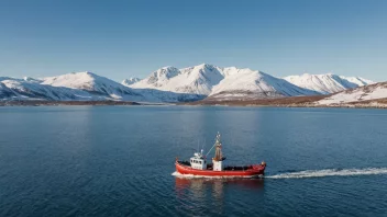 En fredelig og malerisk scene av en fiskebåt i Finnmark.