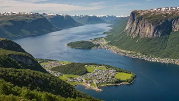 En pittoresk landsby i Norge med tradisjonelle hus og en storslagen natur.