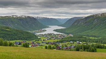 Et naturskjønt landskap av Tjugum, en liten bygd i Norge, omgitt av naturens skjønnhet.