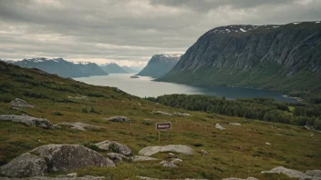 Et idyllisk norsk landskap med en skilt eller et kart som indikerer beliggenheten til Fonnes.