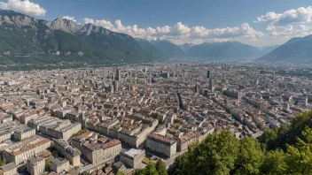 Grenoble by, Frankrike, omgitt av fjell