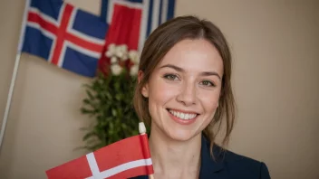 En person som sier takk med et smil, med et norsk flagg i bakgrunnen