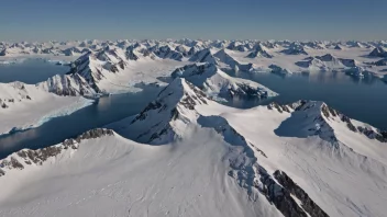 Kvitbanken-fjellet i Antarktika, med sine snødekte topper og breer, omgitt av den enorme iskappen