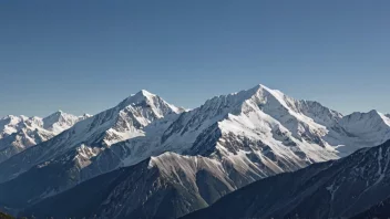 En majestetisk fjellkjede med bratte sider og åndeløs utsikt.