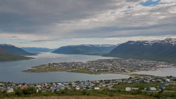 Et malerisk landskap av Lenvik kommune i Nord-Norge.