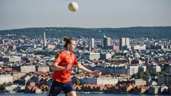 En håndballspiller i aksjon, med Oslos bybilde i bakgrunnen