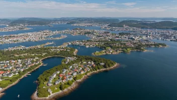 Flyfoto av Tjensvolls-området med hus og bygninger