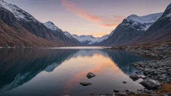 Et pittoreskt bilde av Rossfjordstraumen, en fjord i Troms og Finnmark.