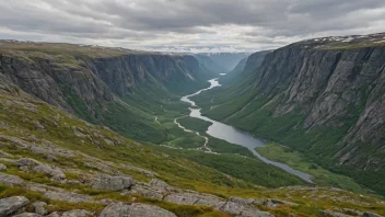 Et vakkert landskap av en dal eller en slette i Norge