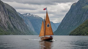 En gammel restaurert seilbåt seiler i en norsk fjord, omgitt av frodige grønne fjell.