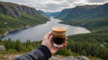 En person som nyter en kopp kaffe med en shot karsk i en koselig norsk setting.