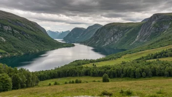 Et pittoreskt landskap av Frænas, som viser dets naturskjønnhet.