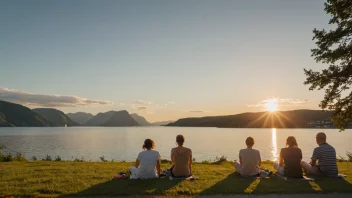 En fredelig sommerkveld i Norge med mennesker som nyter det varme været