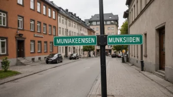 Et gatestykke i Oslo med skiltet Munkedamsveien.