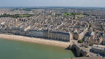 Et pittoreskt bilde av Boulogne-sur-Mer, som viser byens rike historie og kulturelle betydning.