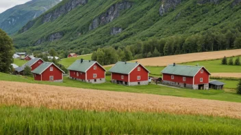 En tradisjonell norsk gård med et rødt trehus og et grønt tak, omgitt av rullende åser og marker med hvete og bygg.